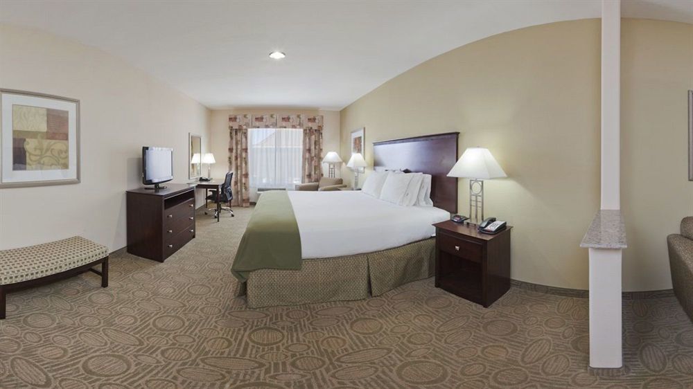 Holiday Inn Express & Suites Brownfield Exterior foto
