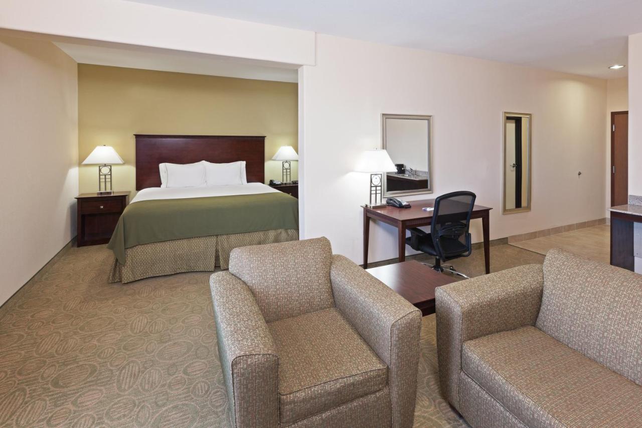Holiday Inn Express & Suites Brownfield Exterior foto
